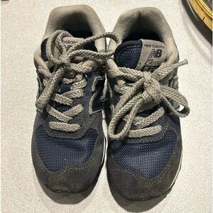 NEW BALANCE BOYS 10.5 SNEAKERS